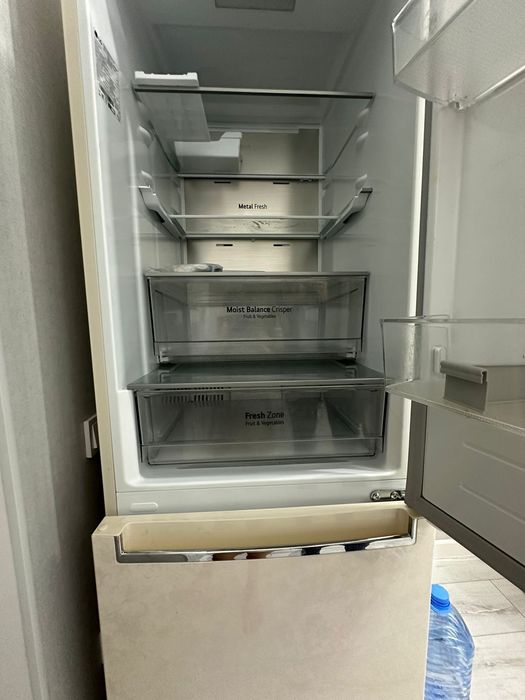 Продаётся Холодильник LG