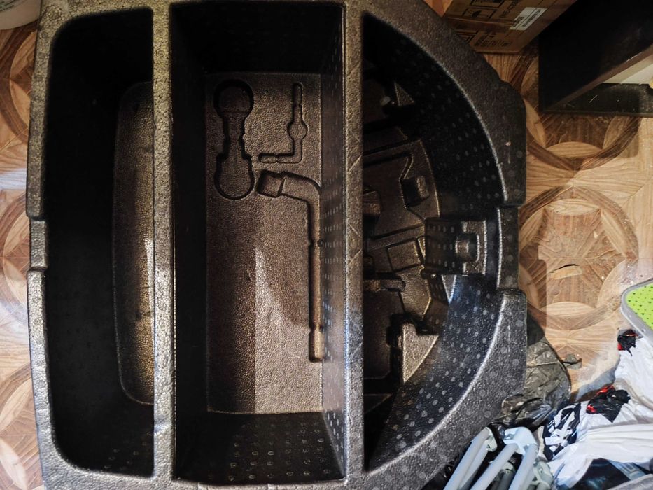 Органайзер (леген) за багажник за Тойота Авенсис т27 комби