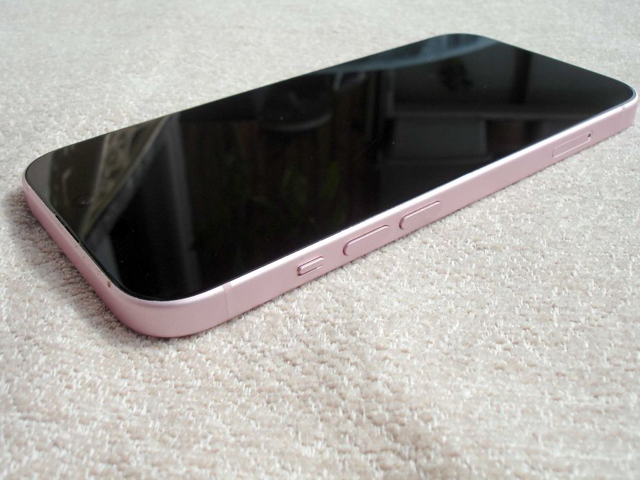 Смартфон iPhone 15, A3090