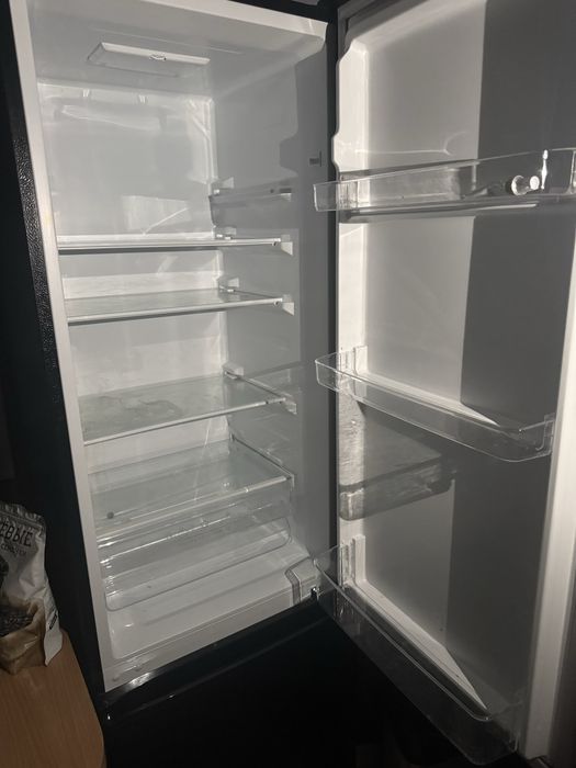 Продам двухквмерный холодильник