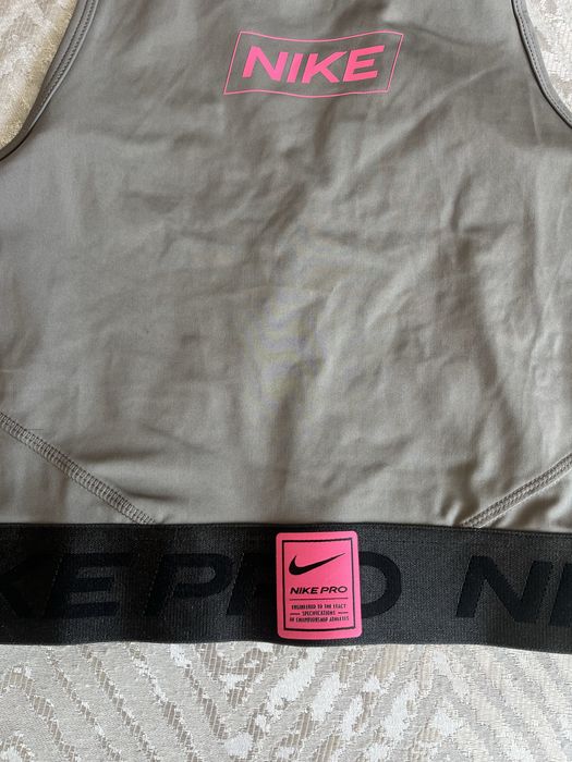 Спортен топ Nike