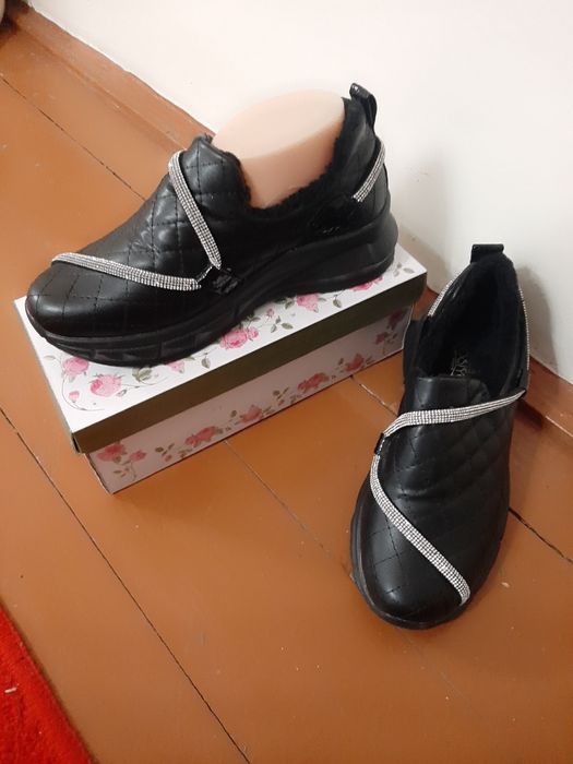 Yangi modniy qiwki obuv