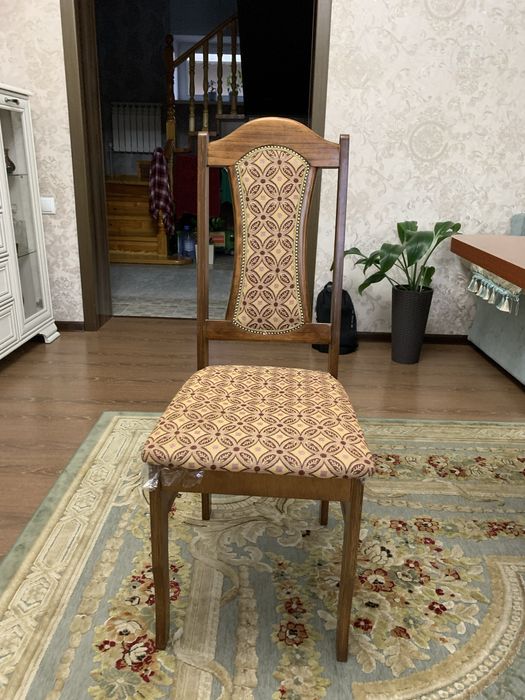 Продается стол со стульями. Стулья можно отдельно