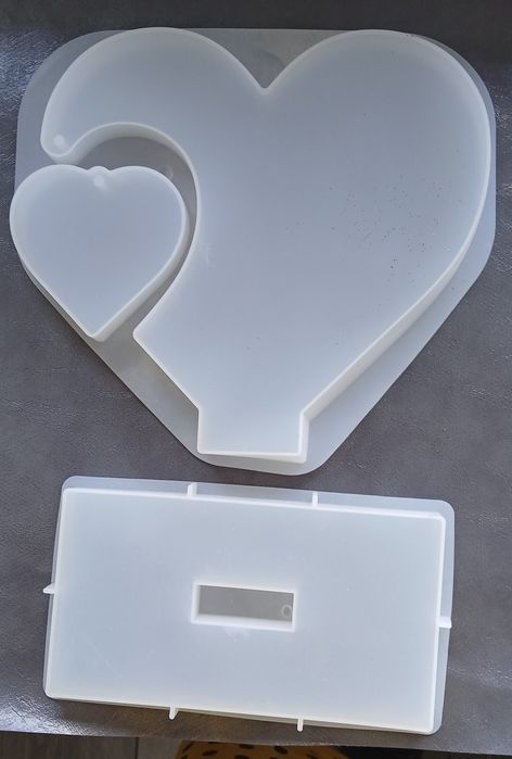 Продам недорого молды