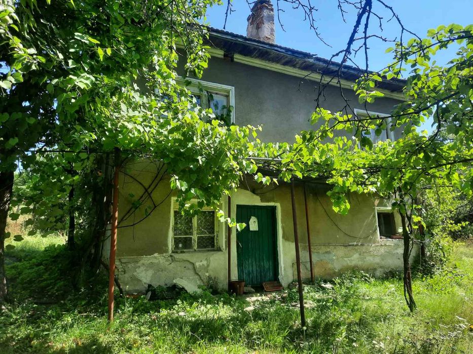 Продавам къща с имот