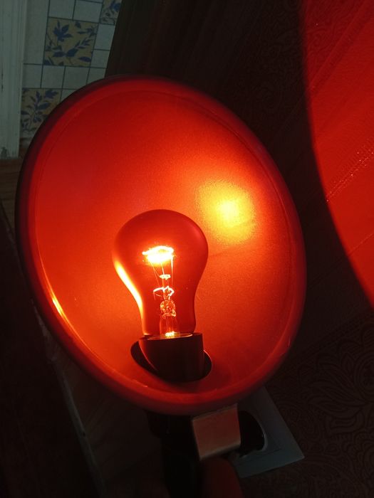 Лампа красная медицинская лечебная СССР