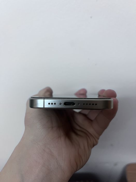 Айфон 15 про.