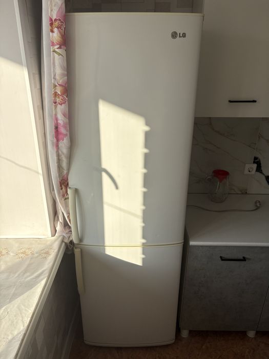 Холодильник LG продам