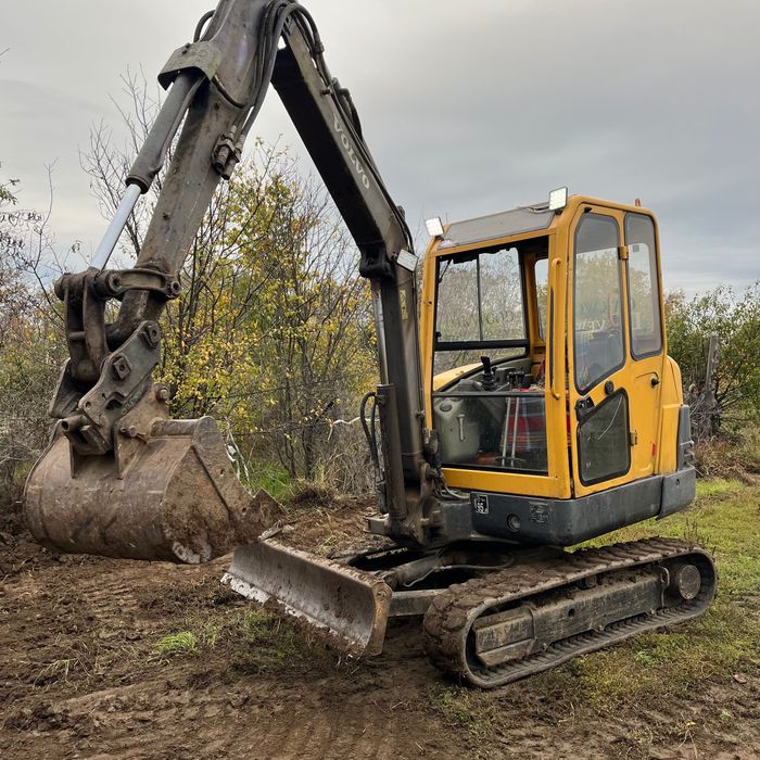 Miniexcavator de inchiriat