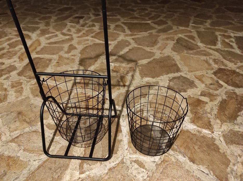 Suport cu trei coșuri pentru rufe/prosoape/fructe sau orice altceva