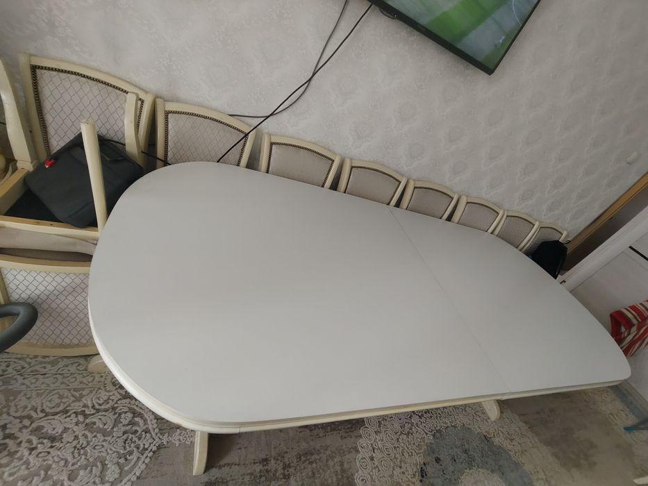 Продается стол овальный