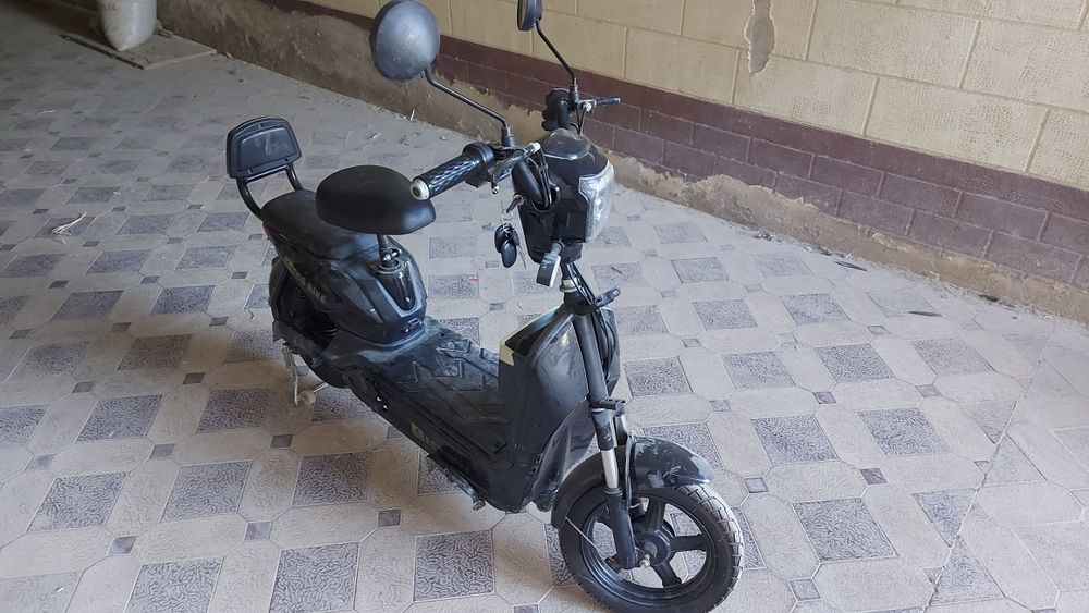 Срошни Скутер сотилади.