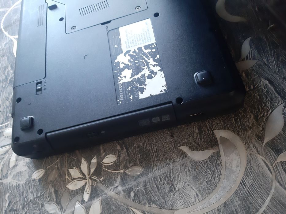 Лаптоп леново на