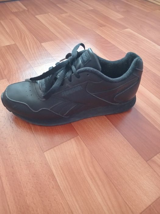 Кроссовки Reebok.