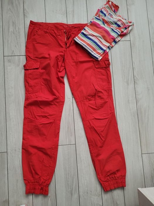 Pantaloni rosi cu buzunare+o bluza marime S
