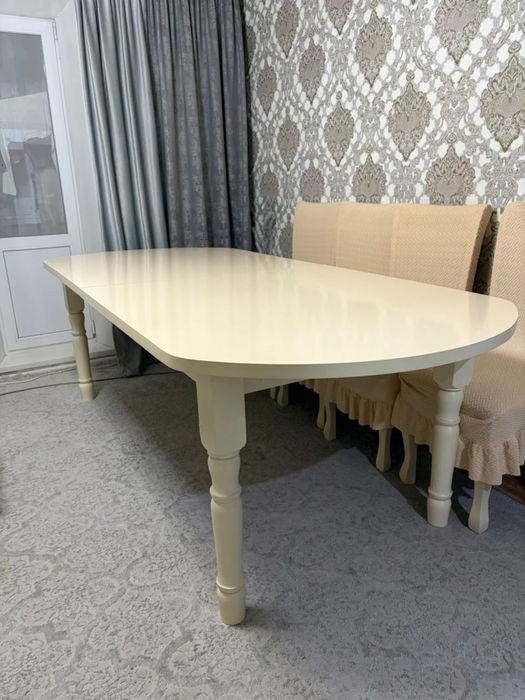 Стол сатылады 8 орындыгымен