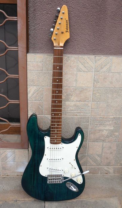 Страхотна китара с прекрасен цвят,внос от Норвегия,сетната при лютиер,нисък екшън и убийствено звучене!