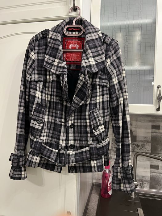 Късо вълнено палто