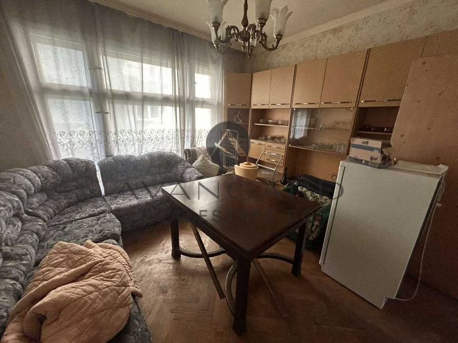 оф.21484 Етаж от къща с гараж и две паркоместа/ Водната палата