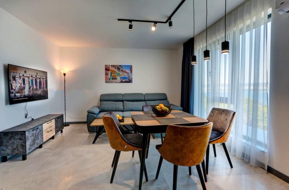 Дава се под наем Тристаен апартамент в Варна, Галата - 85 кв.м за 800 € - Снимка #1