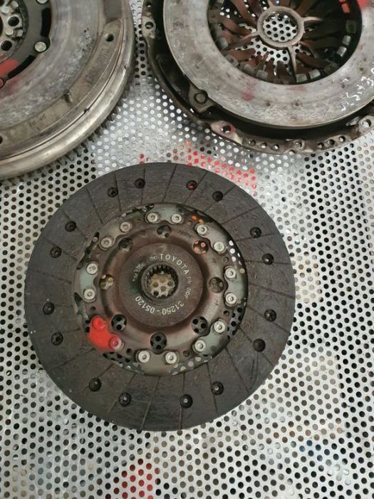 Kit Ambreiaj Volanta Masa Dubla Toyota Avensis Rav 4 2.2 Diesel 177 Cp 6+1 Trepte