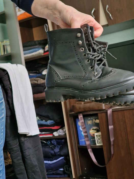 Vand ghete pentru femei