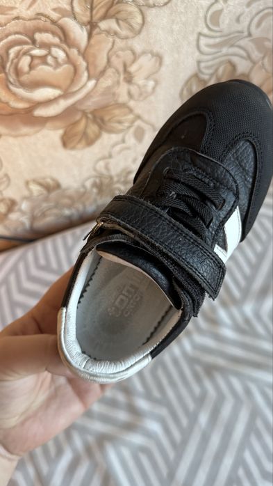 Продам кроссовки детские