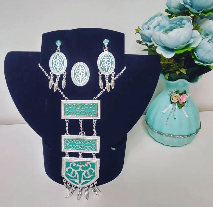 Национальные наборы украшения