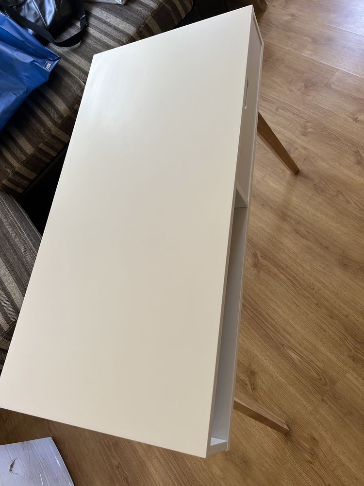 Бюро, маса, бяло дърво Jysk гр. София Красна поляна 1 • OLX.bg