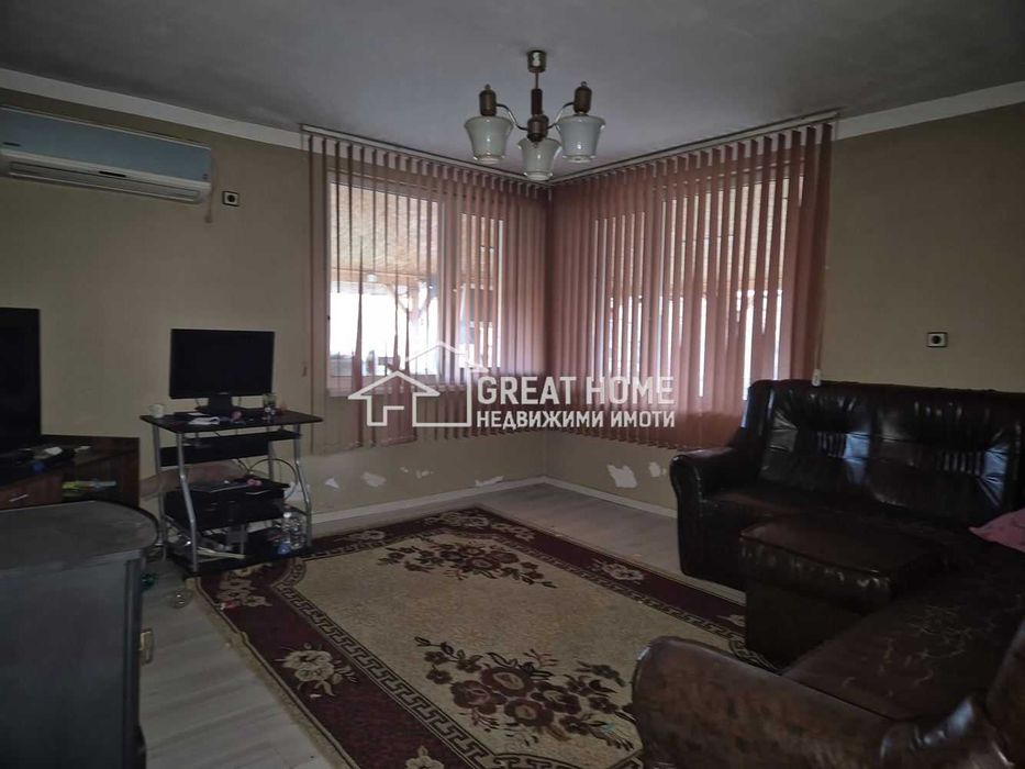 Двуетажна тухлена къща в живописното село Васил Левски!! Гараж!!