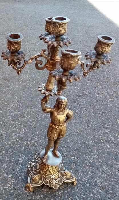 Elegant sfesnic din bronz masiv în stilul Baroc, piesa cu o lucratura