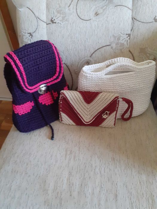 Продавам ръчно изработени дамски чанти