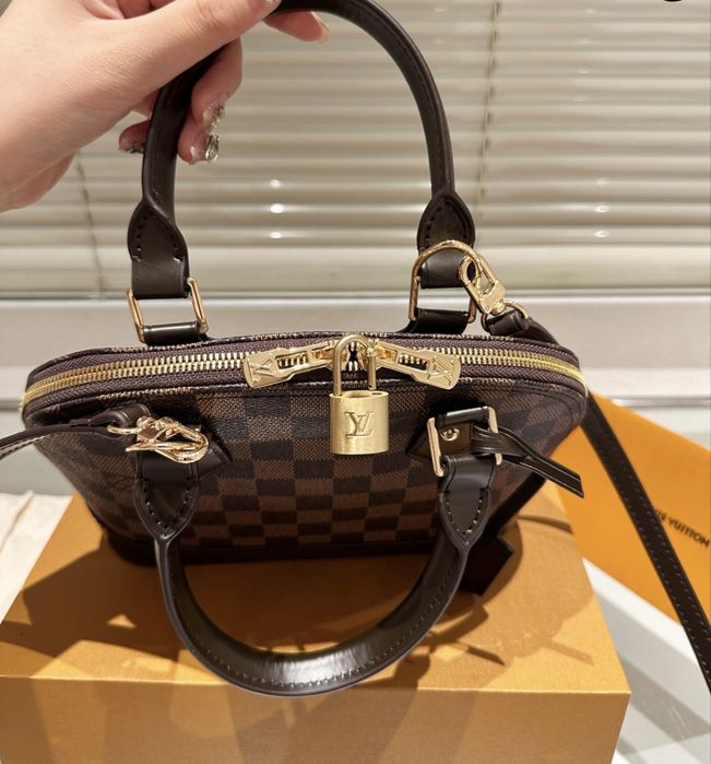 Vand geanta Louis Vuitton Alma BB