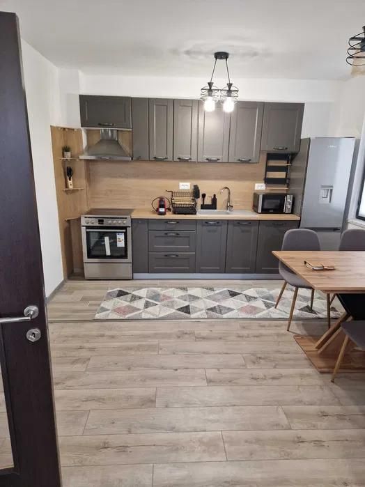 Дава се под наем Тристаен апартамент в Пловдив, Младежки Хълм - 80 кв.м за 867 € - Снимка #2