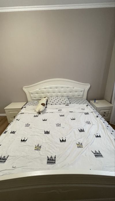 Продам б/у спальный гарнитур Без матраца