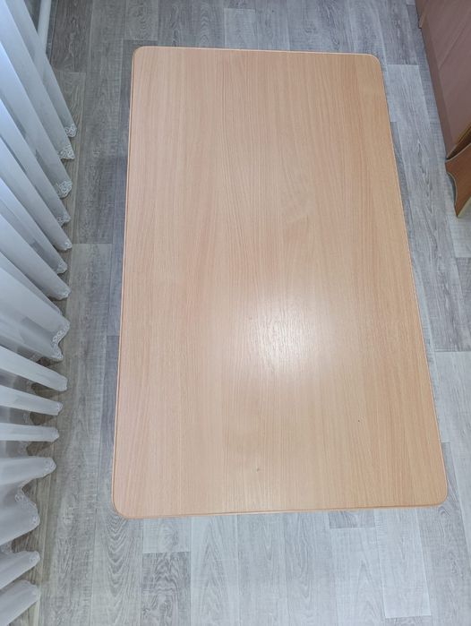 Продам кухонный стол