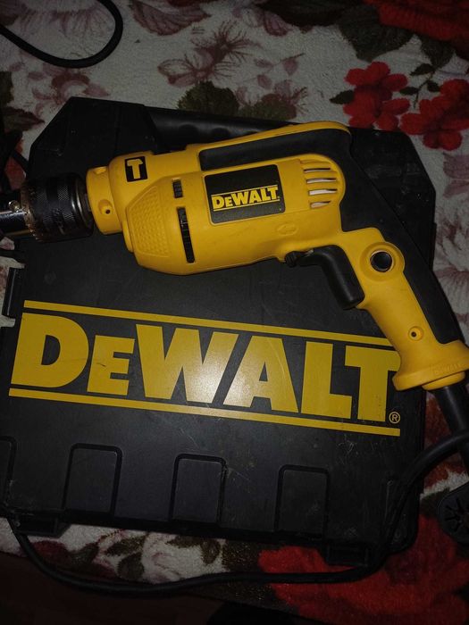 Bormasină electrică Dewalt DWD024