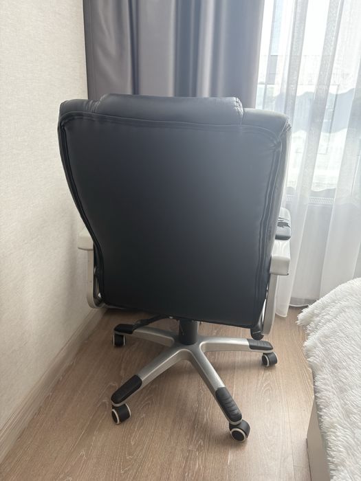 Кожанное кресло б/у