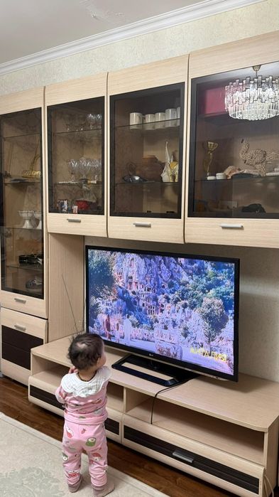 Стенка в гостиную в отличном состояние