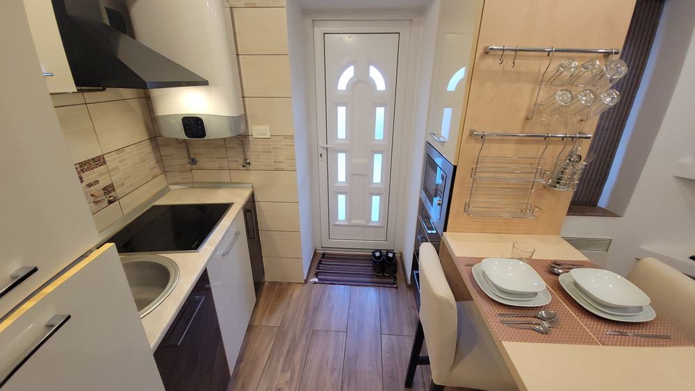 Garsoniera cu curte in centru 19mp renovata, utilitati incluse in pret