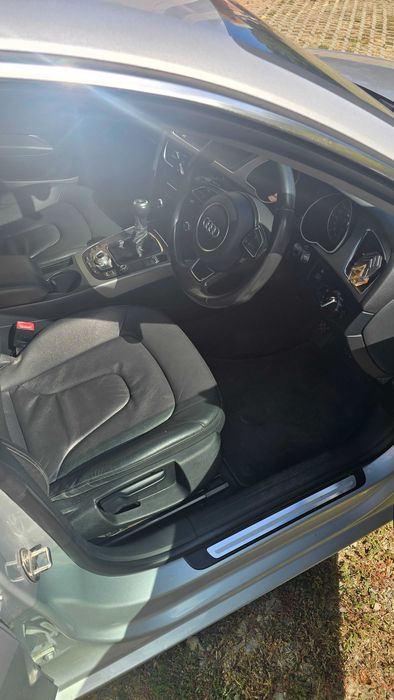 Автомобил  ауди а5
