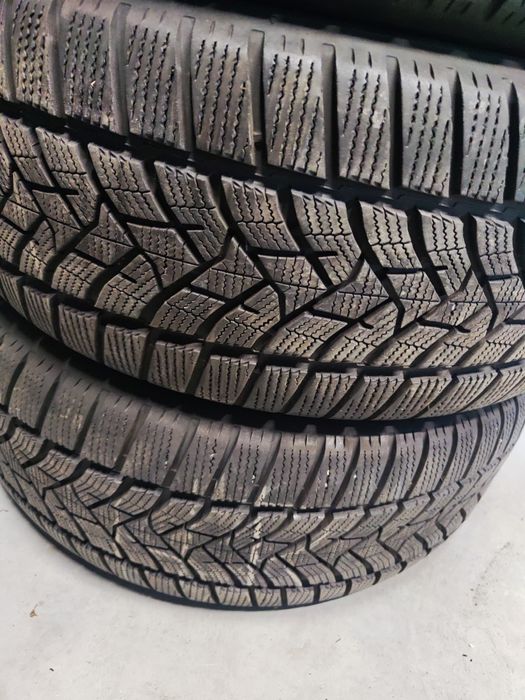 4 бр зимни 235/55/17 Dunlop