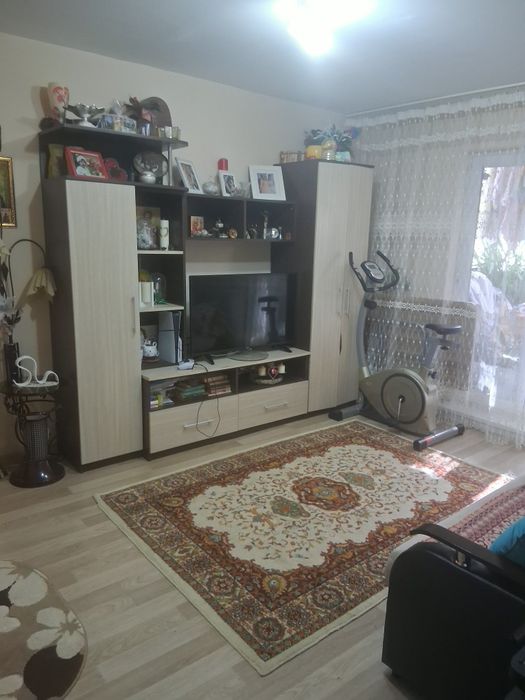 Vând apartament 3 camere
