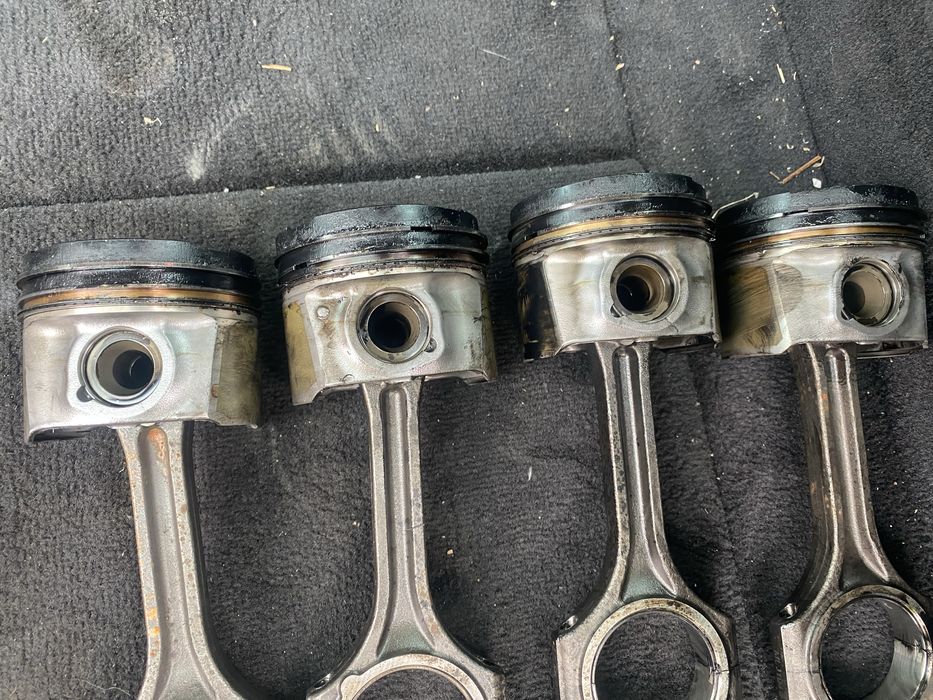 Бутала с биели и лагери D4FE 1.6 Kia/Hyundai