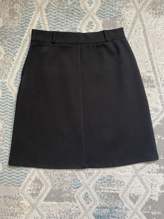 прямая черная юбка