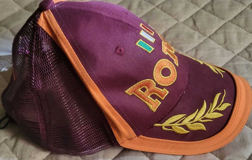 Нова фенска шапка на Roma