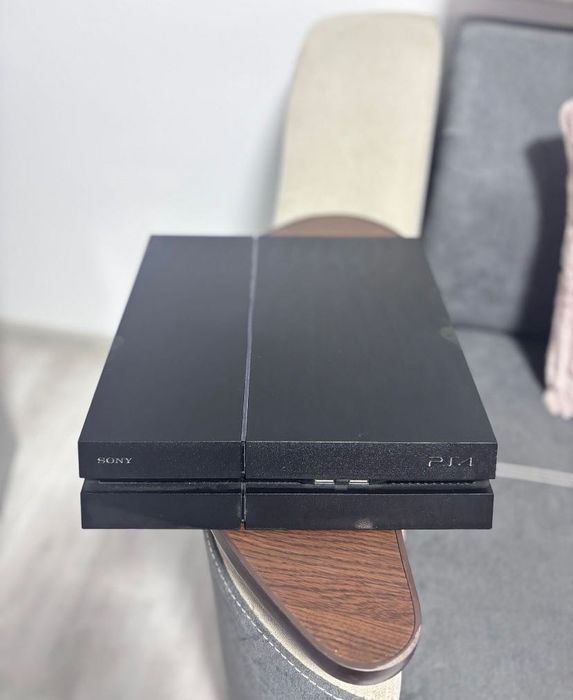 Playstation 4 PERFECT.