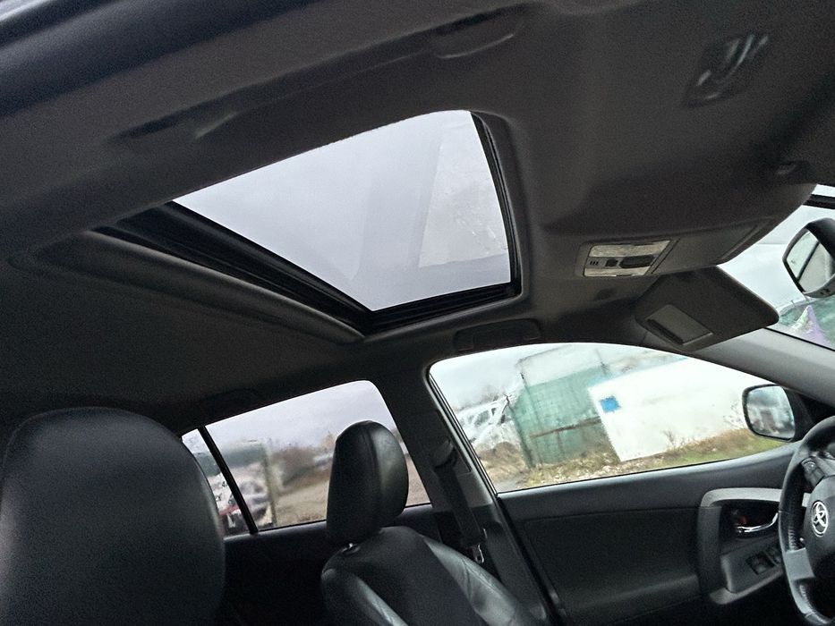 Vind Toyota Rav 4 Navi Clima   4 x 4 Scaune piele si incalzite