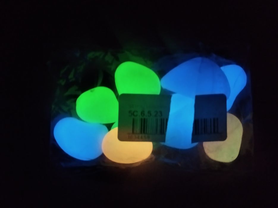 Светящиеся в темноте  камни