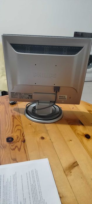 Монитор Philips 190S6